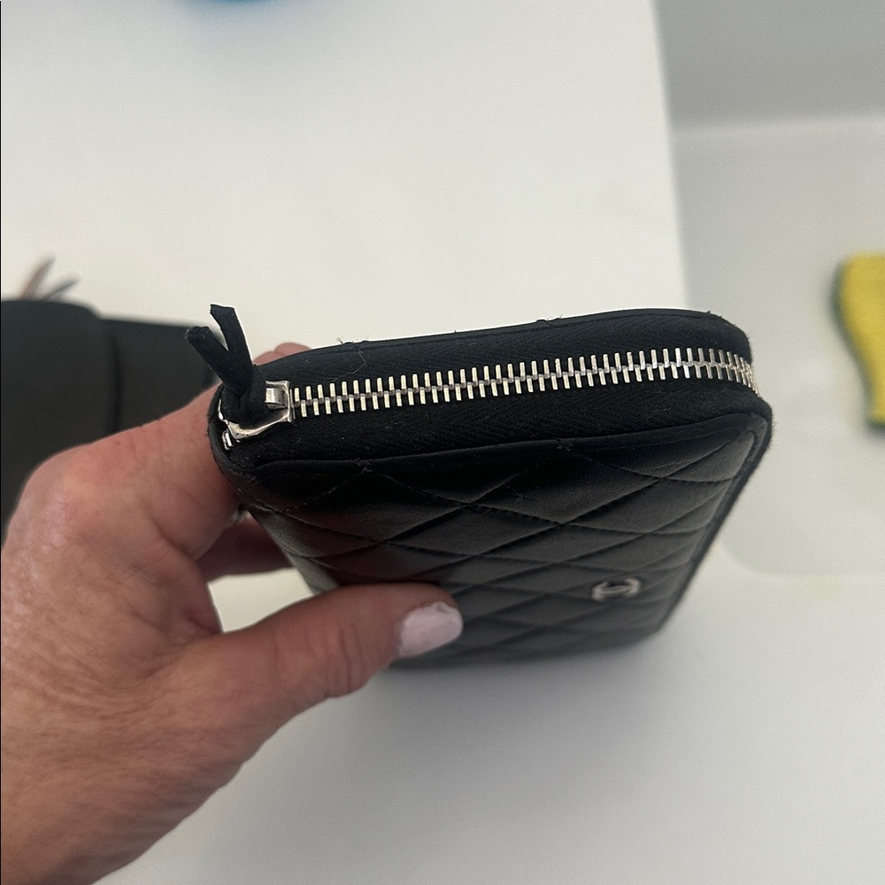 CHANEL Black Quilted Leather Wallet - Picture 12 of 14